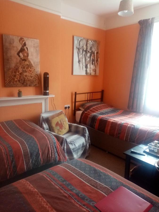 Lea Hurst B & B ボーンマス エクステリア 写真