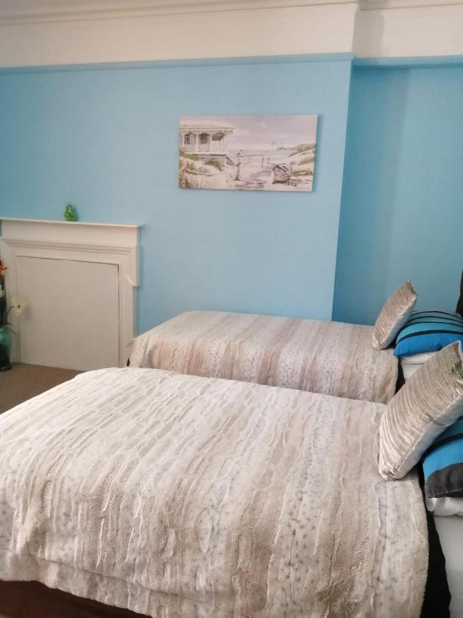Lea Hurst B & B ボーンマス エクステリア 写真