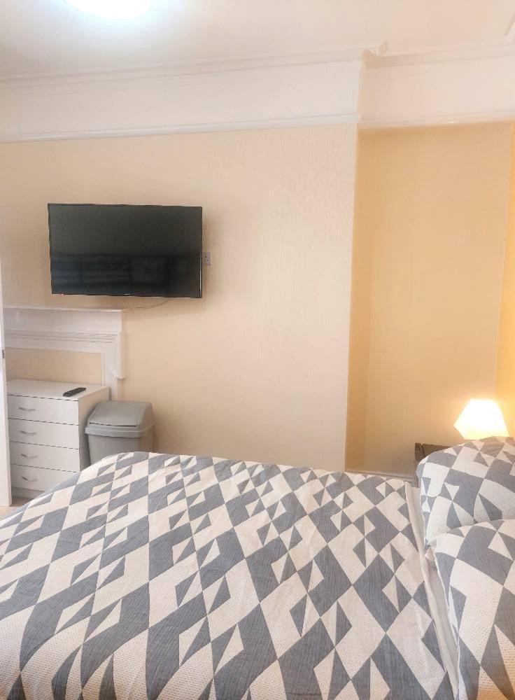 Lea Hurst B & B ボーンマス エクステリア 写真