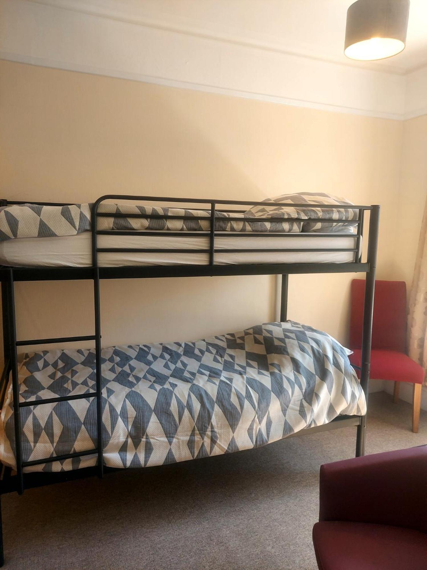 Lea Hurst B & B ボーンマス エクステリア 写真