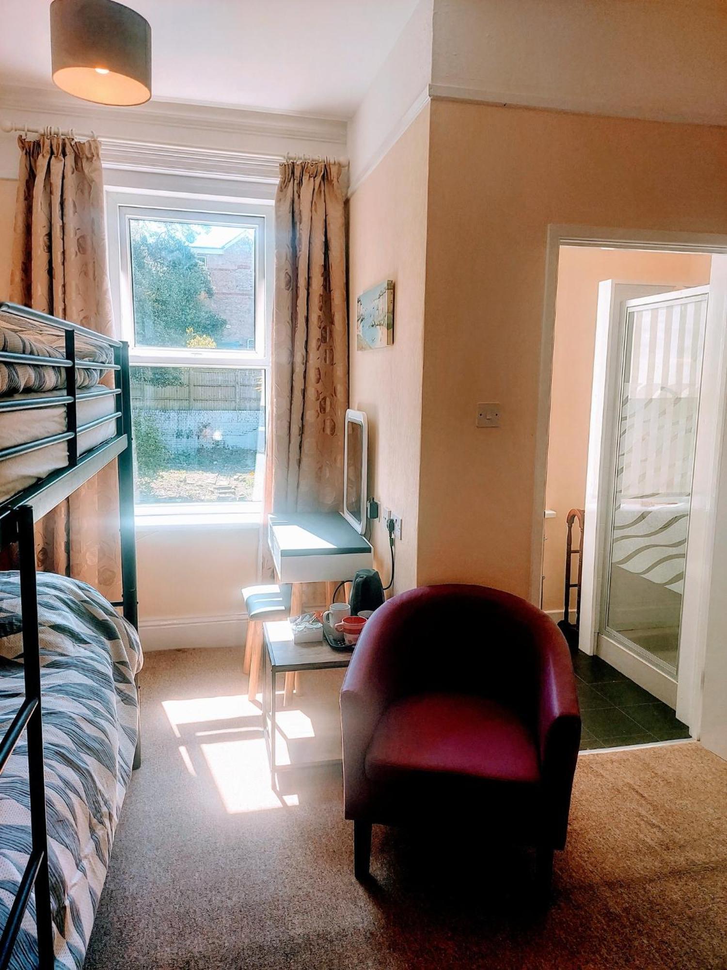 Lea Hurst B & B ボーンマス エクステリア 写真