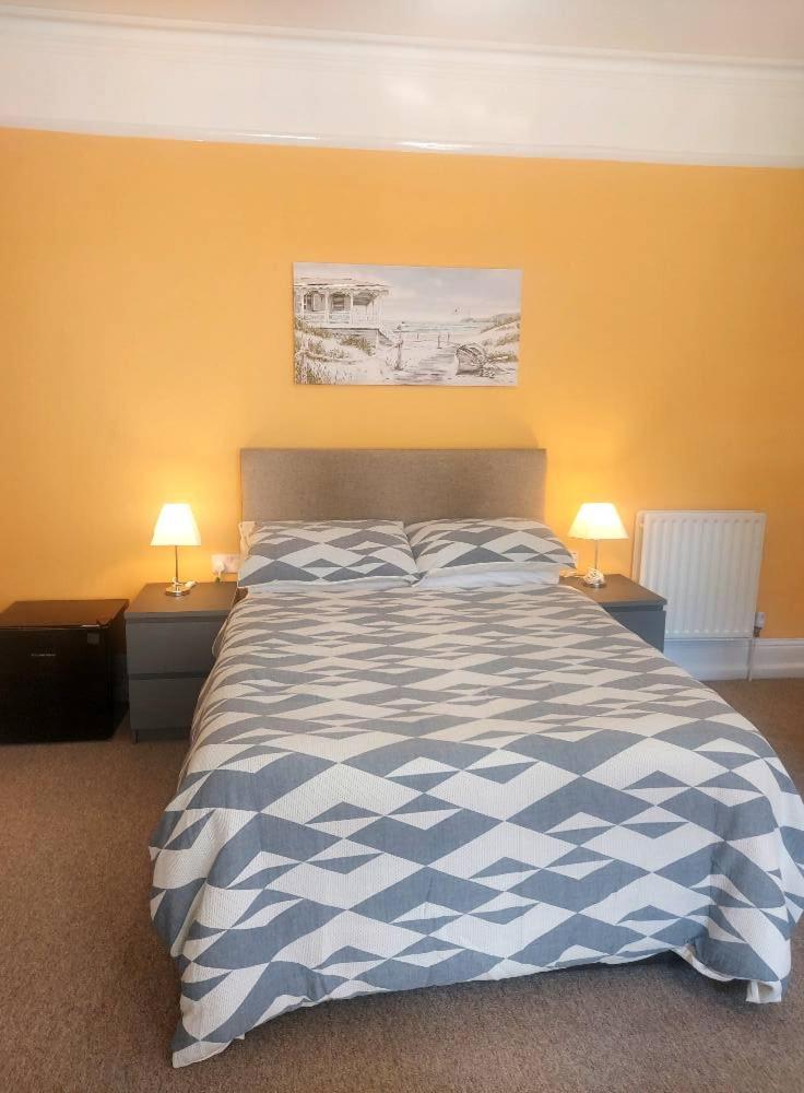 Lea Hurst B & B ボーンマス エクステリア 写真