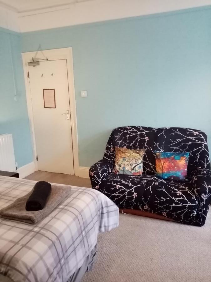 Lea Hurst B & B ボーンマス エクステリア 写真